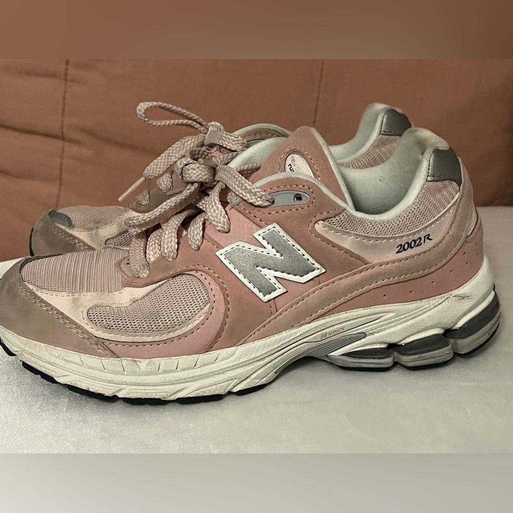 New Balance 2002R
Girls' Grade School